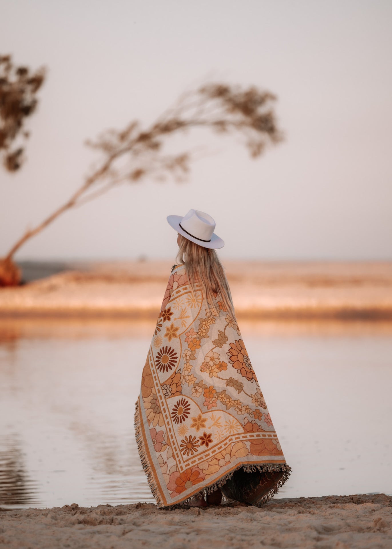 Versatile Throw Blanket - Perfect for Picnics, Sofas, and Wall Tapestries