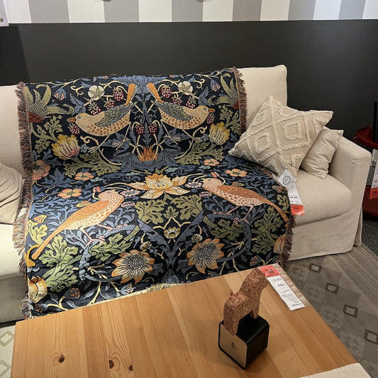 Versatile Throw Blanket - Perfect for Picnics, Sofas, and Wall Tapestries 130 x 160 cm